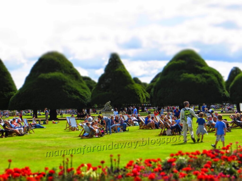 Hampton Court Palace giardino e sdraio