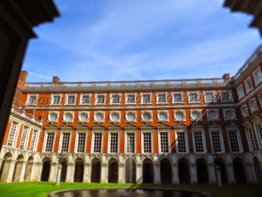 The Fountain Court