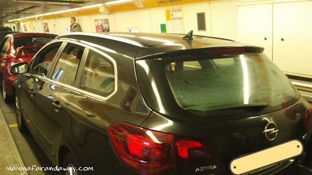 in eurotunnel in automobile in macchina in eurotunnel