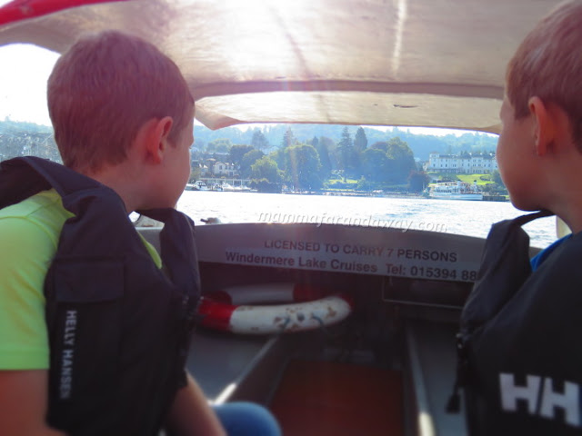 Bowness-on-Windermere in barca